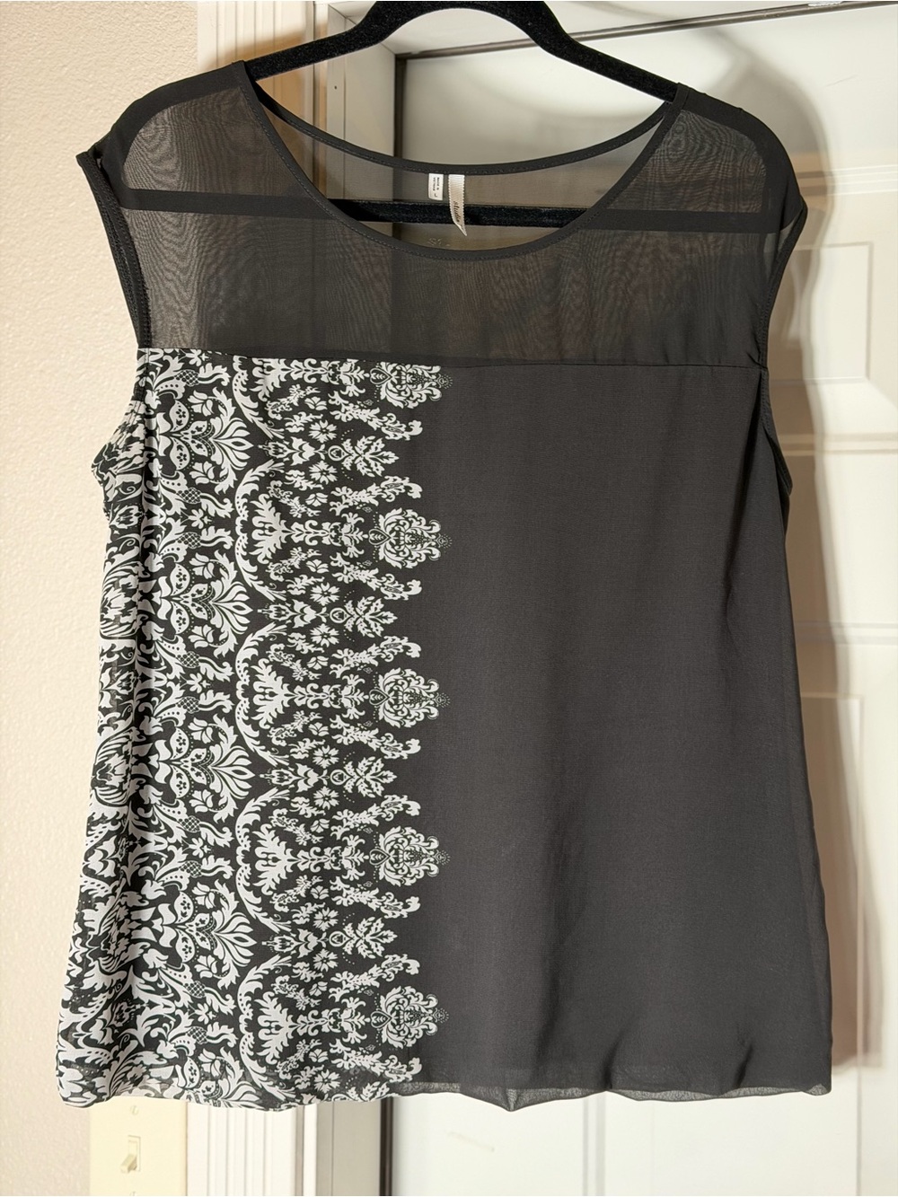 Studio Y~Semi-Sheer~Black & Floral Print~Block Color~Sleeveless~Lined~Top~Size L
